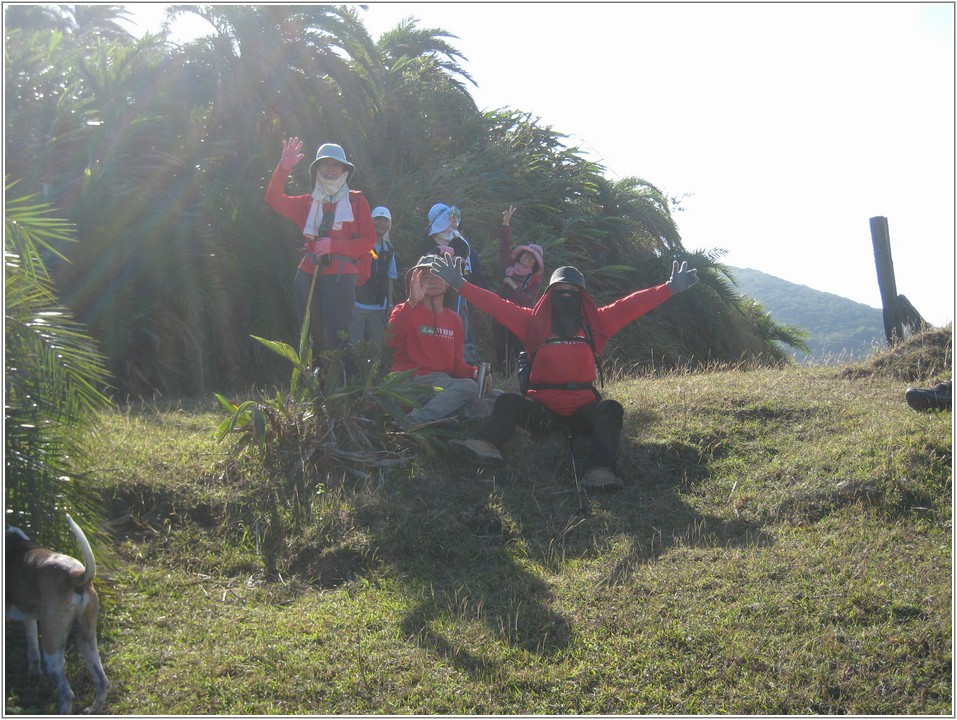 2012-12-15 14-40-25小尖石山北鞍展望點看風景.JPG